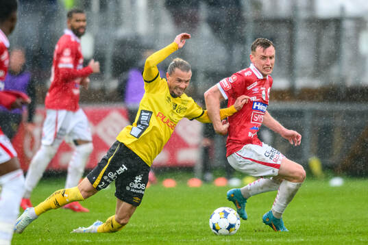 Elfsborgs Niklas Hult och Degerfors Sebastian Ohlsson