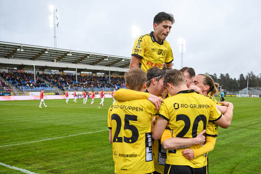 Elfsborgs Simon Hedlund jublar