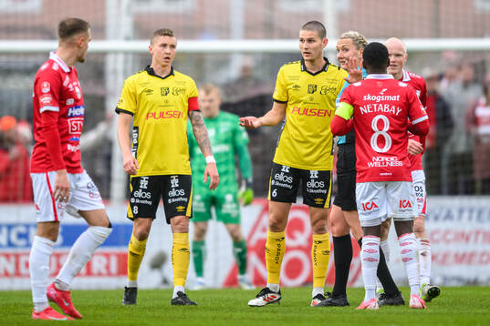 Elfsborgs Rasmus Wikström och Domare Tess Olofsson