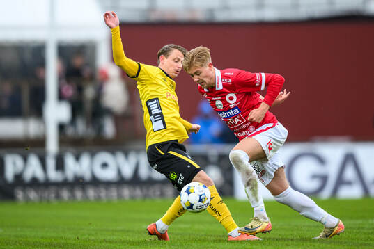 Elfsborgs Simon Hedlund och Degerfors Elias Pihlström