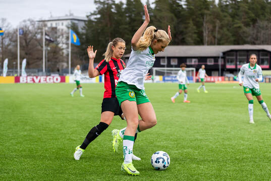 Hammarbys Smilla Holmberg och Brommapojkarnas Emma Engström