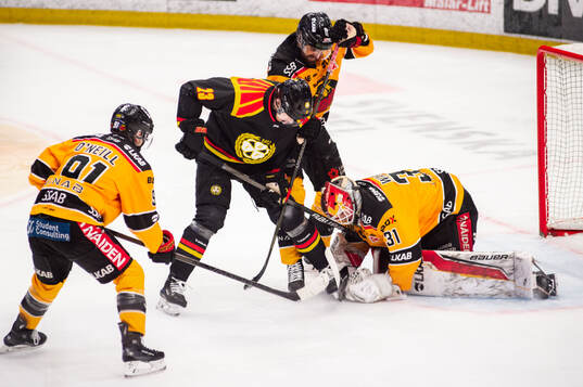 Brynäs Oskar Lindblom mot Luleås Frederic Allard och