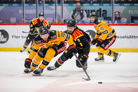 Luleås Einar Emanuelsson och Brynäs Bobby Trivigno