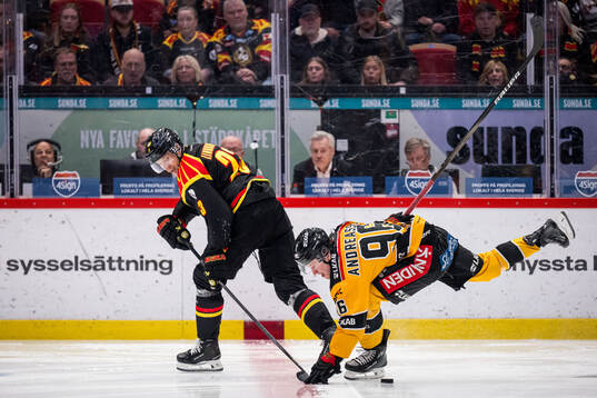 Brynäs Oskar Lindblom och Luleås Pontus Andreasson