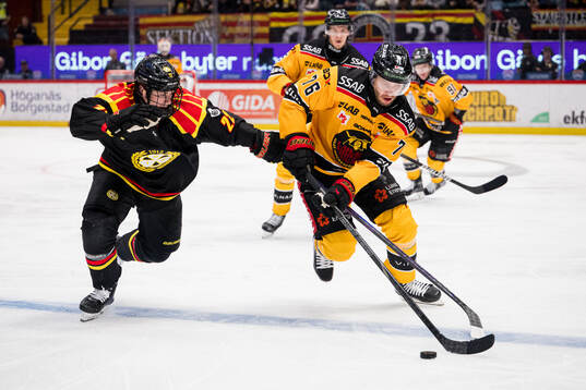 Brynäs Leo Sundqvist och Luleås Anton Levtchi