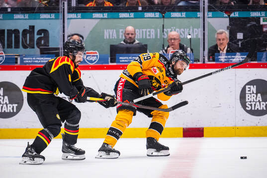 Brynäs Bobby Trivigno och Luleås Pontus Själin