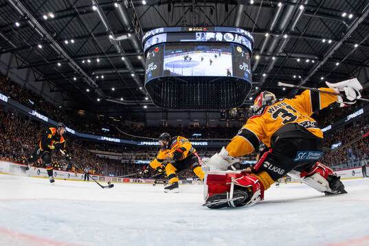 Brynäs Miks Indrasis och Luleås Pontus Själin