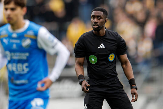 Domare Fredrik Oppong
