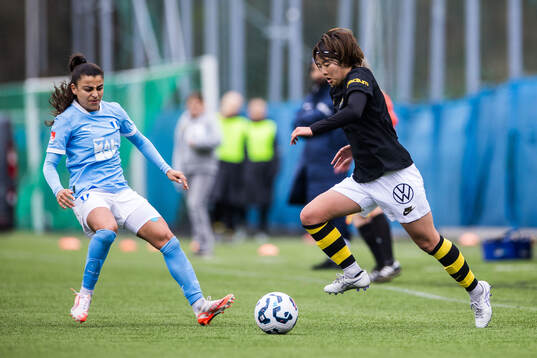 Malmö FFs Ines Belloumou och AIKs Haruna Tabata
