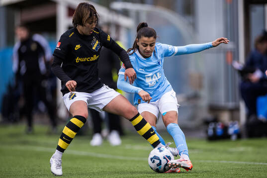 AIKs Haruna Tabata och Malmö FFs Ines Belloumou