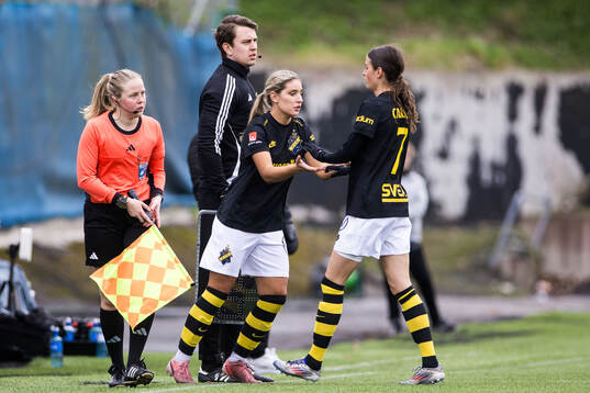 AIKs Nellie Eriksen Yasseri och Signe Carstens