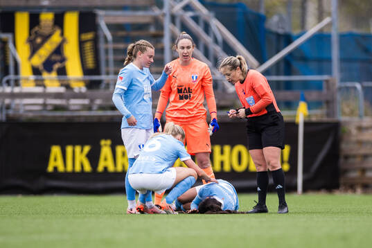 Malmö FFs Ines Belloumou har ont