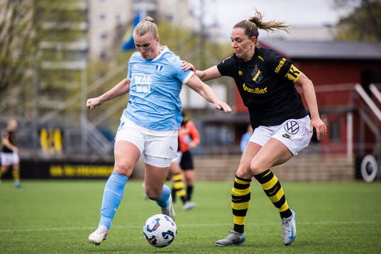 Malmö FFs Lovisa Gustafsson och AIKs Jennie Nordin