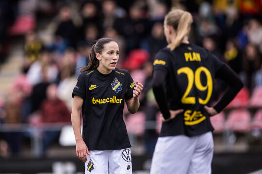 AIKs Anna Oskarsson och Matilda Plan deppar