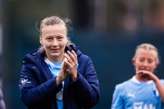 Malmö FFs Sara Kanutte Sørensen Fornes applåderar