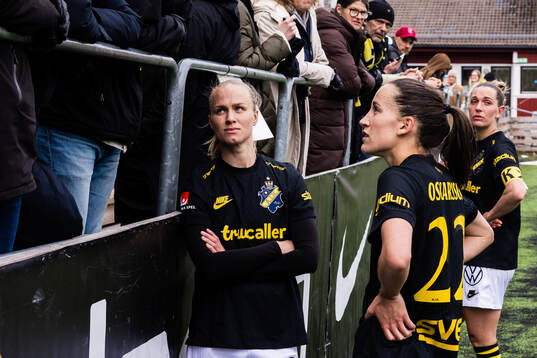 AIKs Matilda Plan och Anna Oskarsson deppar