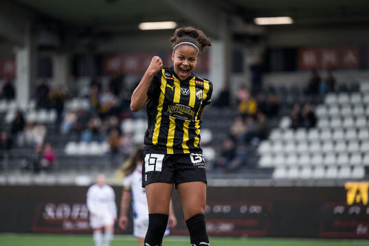 Häckens Felicia Schröder jublar