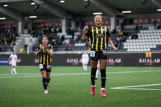 Häckens Felicia Schröder jublar
