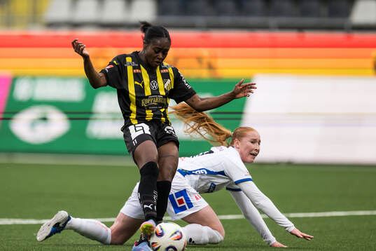Häckens Monica Jusu Bah och Växjö DFFs Tilde Johansson