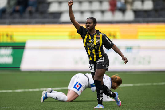 Häckens Monica Jusu Bah jublar