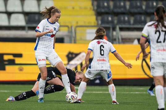 Växjö DFFs Elin Nilsson och Häckens Johanna Fossdalsá