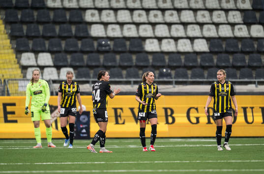 Häckens målvakt Fanney Birkisdottir, Emma Östlund, Tabby
