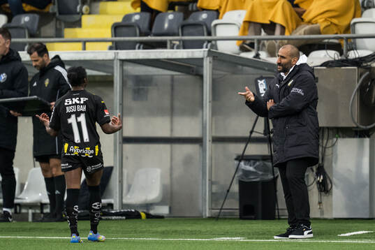 Häckens Monica Jusu Bah och tränare Mak Lind