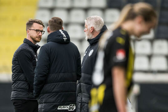 Växjö DFFs huvudtränare Olof Unogård deppar