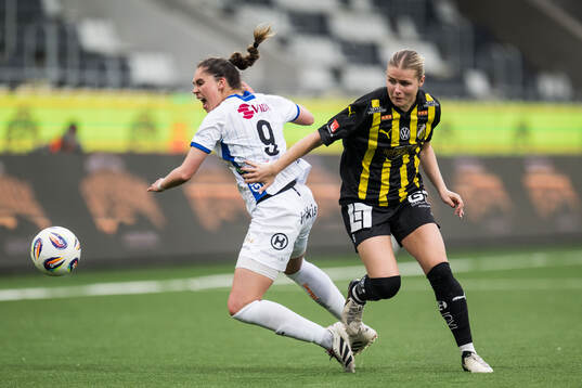 Växjö DFFs Bryndis Arna Nielsdottir och Häckens Emilie