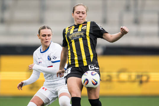 Växjö DFFs Maja Bodin och Häckens Alice Bergström