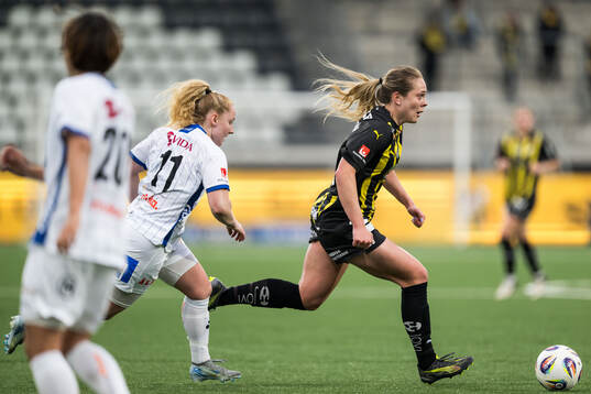 Växjö DFFs Sophia Redenstrand och Häckens Alice