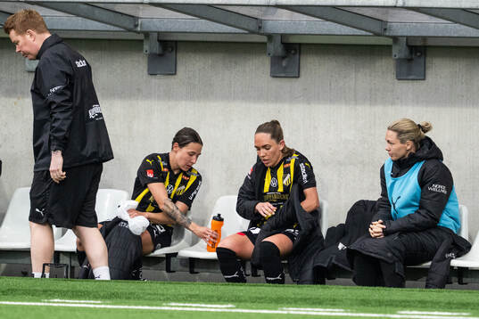 Häckens Tabby Tindell, Elin Rubensson och målvakt