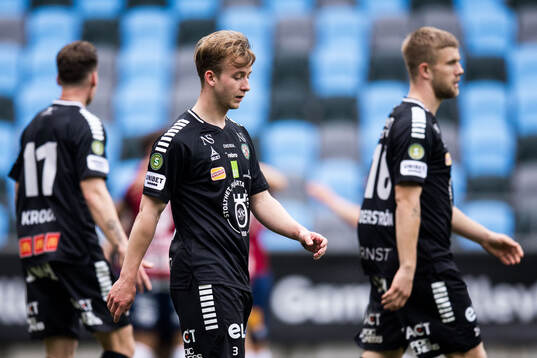 Örebros Oskar Käck deppar