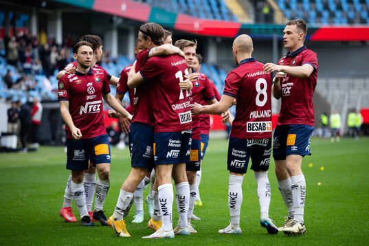 Örgrytes Anton Andreasson jublar med lagkamrater