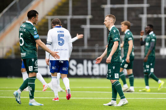 Halmstads Pascal Gregor och Gisli Eyjolfsson deppar