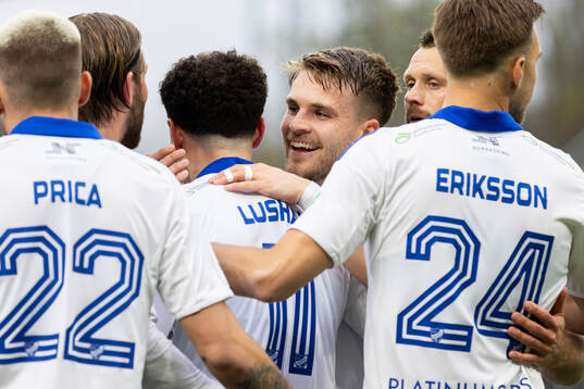 IFK Norrköpings Amadeus Sögaard jublar med Ismet Lushaku