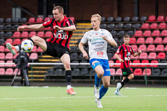 Brommapojkarnas Victor Lind och Värnamos Victor Larsson