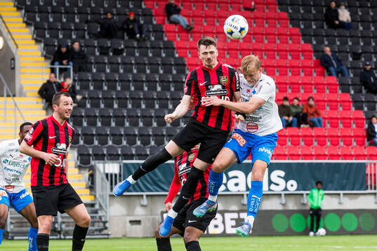 Brommapojkarnas Alex Timossi Andersson och Värnamos Johan