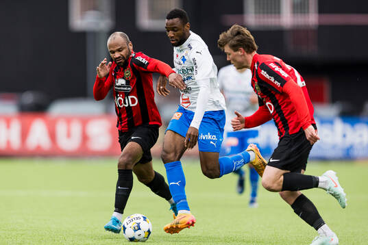Brommapojkarnas Serge-Junior Martinsson Ngouali och Kaare