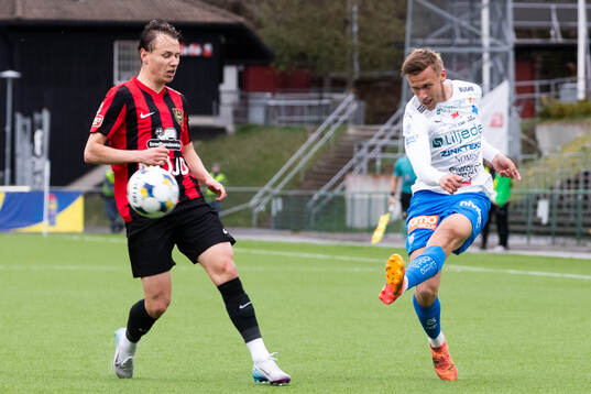 Brommapojkarnas Alex Timossi Andersson och Värnamos Albin