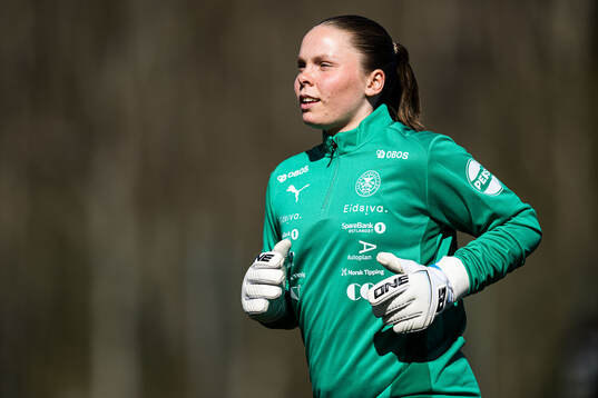 Vendela Bakke of HamKam warms up