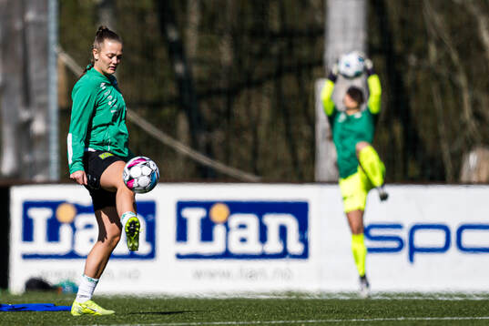 Ane Kristine Eggen of KIL/Hemne warms up