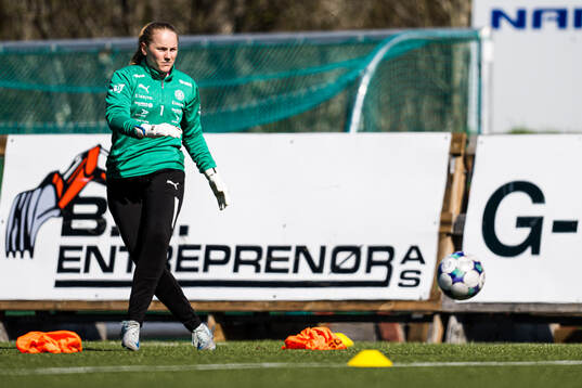 Beate Bakken Engeli of HamKam warms up