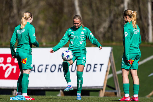 Julie Heggelund of HamKam warms up
