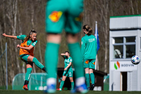 Hanna Bråten Gravem of HamKam warms up