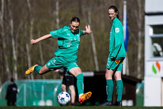 Sara Bræk of HamKam warms up