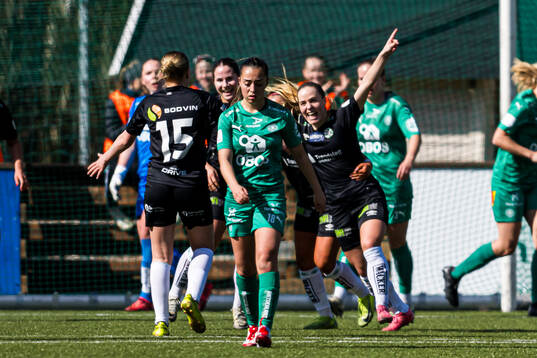 Ingrid Amalie Hoftun Bjerksæter of KIL/Hemne celebrates