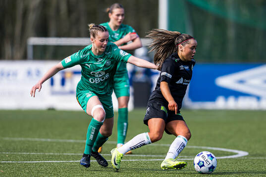Nathalie Rønquist Jørgensen of HamKam and Elin Andrea