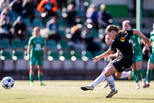 Thea Grønbech Selnes of KIL/Hemne scores the 2-1 goal