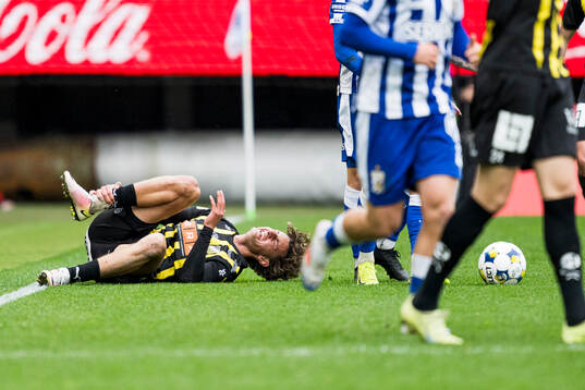 Häckens Silas Andersen har ontunder fotbollsmatchen i